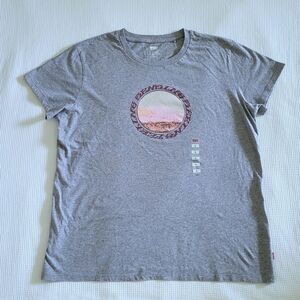 Levi's Heather Grey "Feeling Sensing Seeing" Graphic Tee👕 - NWT